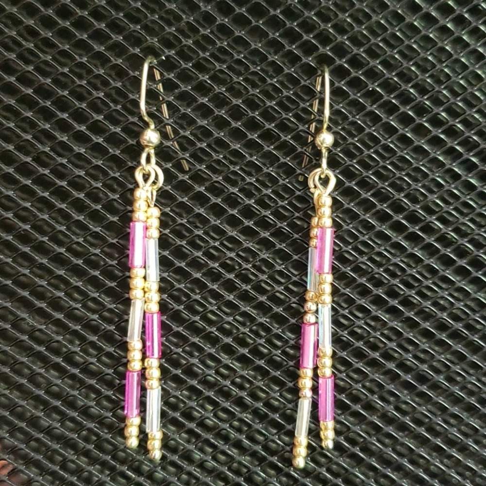 Fuchsia bugle & gold seed beaded earrings - Picture 4 of 7